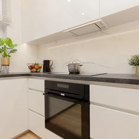 Loft With Parking In By Renters *