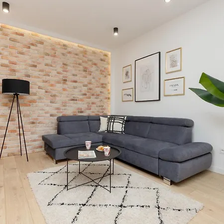 Loft With Parking In By Renters *