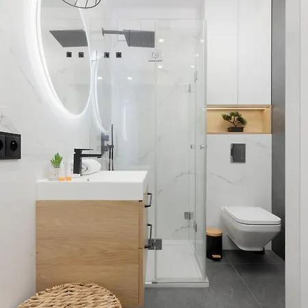 Loft With Parking In By Renters ורשה